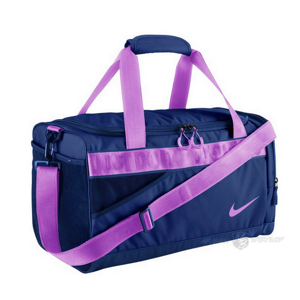 Красивая спортивная сумка. Спортивная сумка t60 фиолетовые. Сумка спортивная XL Pink Cubes. Nike Varsity Duffel ba4732 447. Спортивная сумка для девочки.