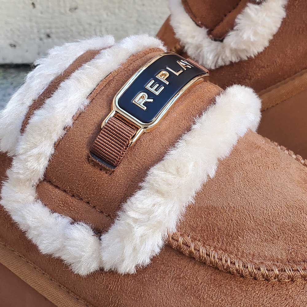 rgwf5a-c0012t-012_06-replay-papuce